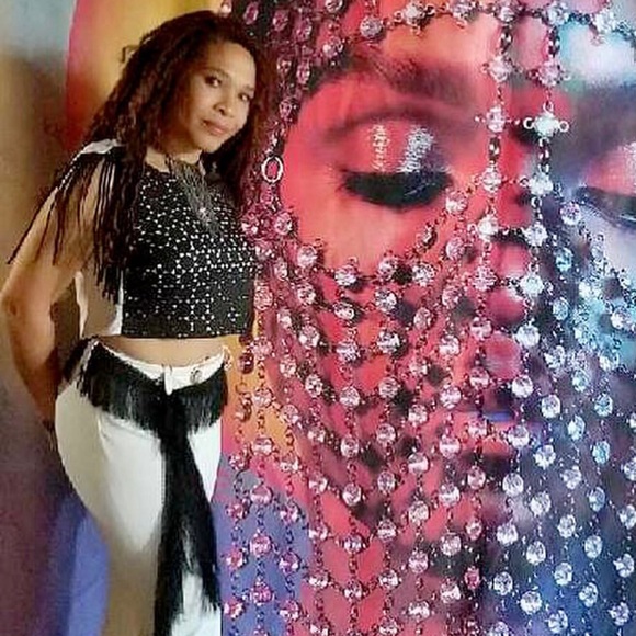 Meet your Posher, Erica - Picture 2 of 2